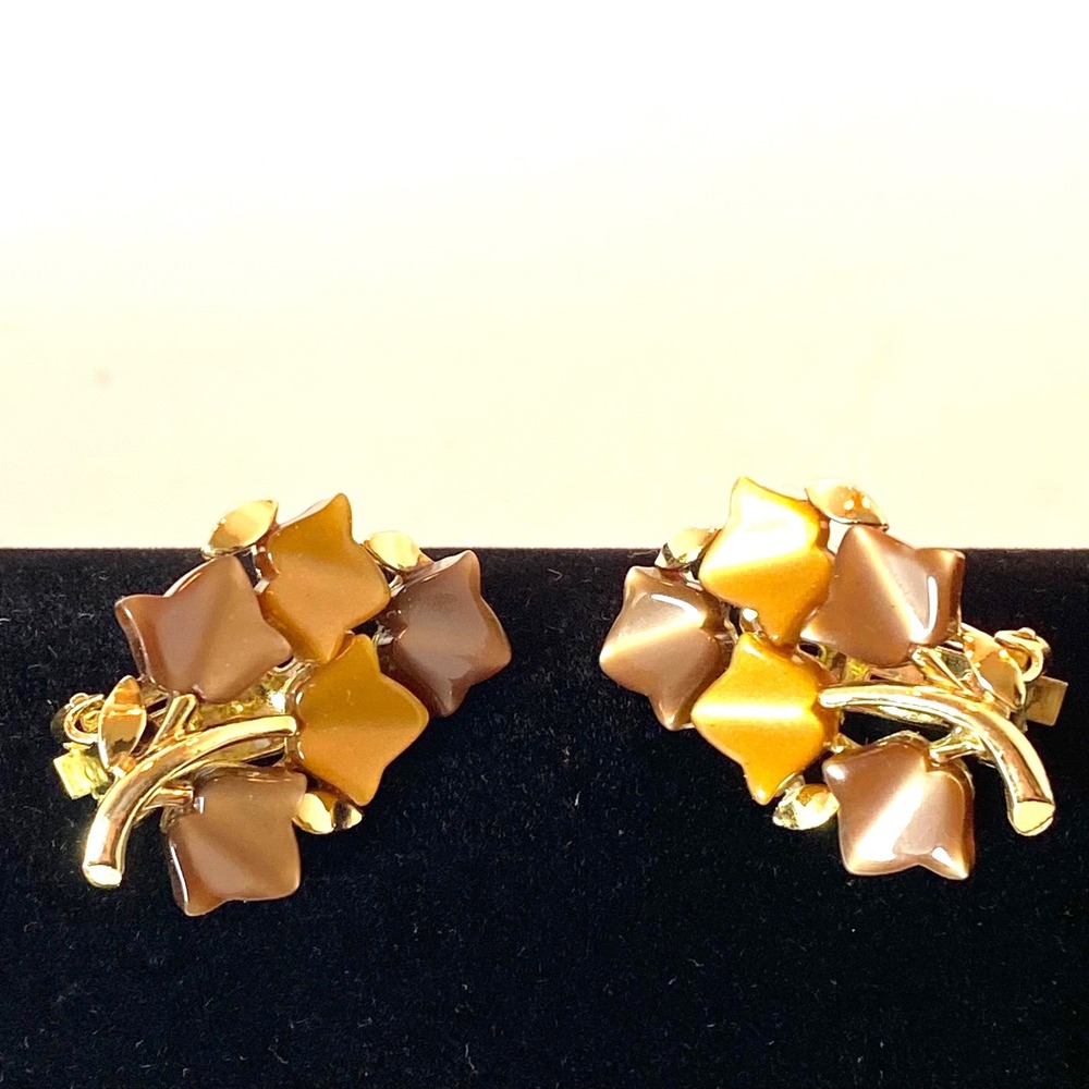Vintage Thermoset Lucite Moonglow Brown Leaf Cluster Clip On Earrings Retro MCM - Picture 2 of 5